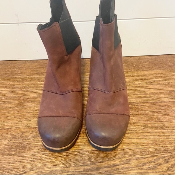Sorel | Women’s Addington Chelsea Suede Leather Bootie in Redwood Size 11 - Picture 3 of 14